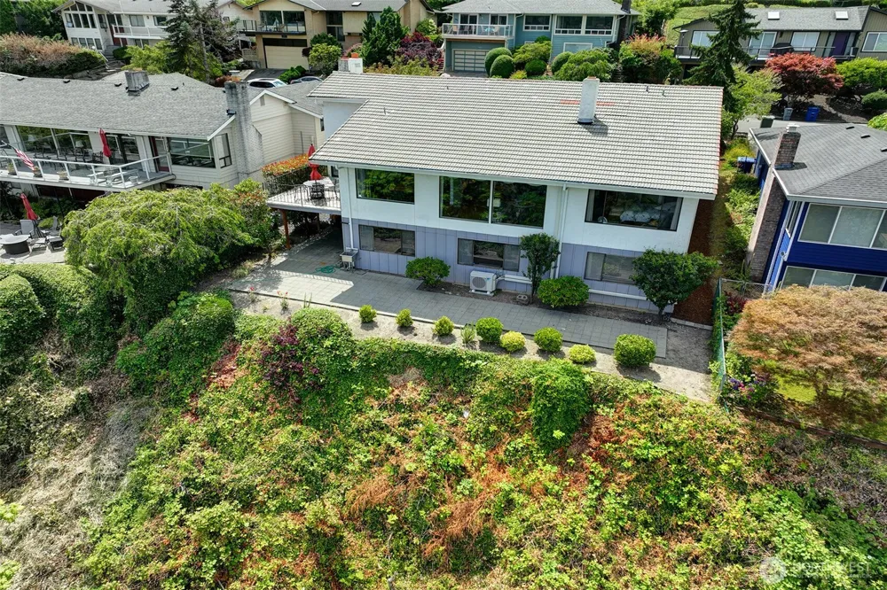 14820 39th Avenue NE Lake Forest Park, WA 98155