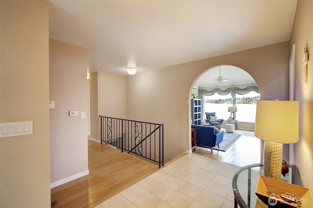 14820 39th Avenue NE Lake Forest Park, WA 98155