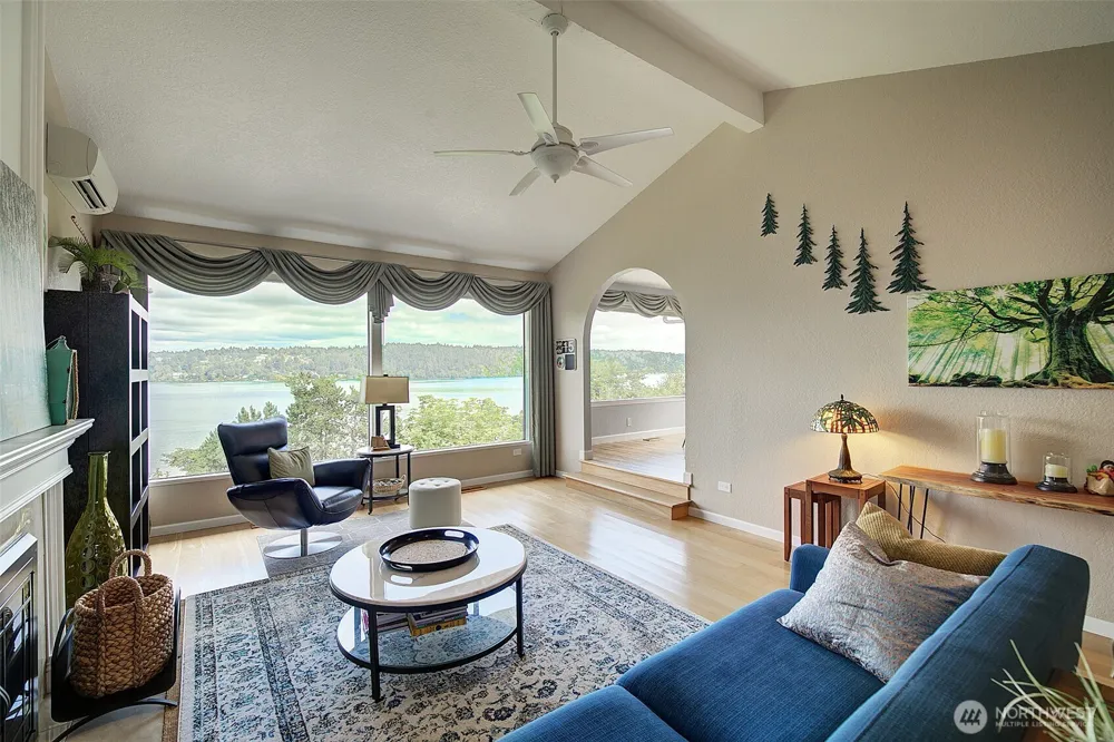 14820 39th Avenue NE Lake Forest Park, WA 98155
