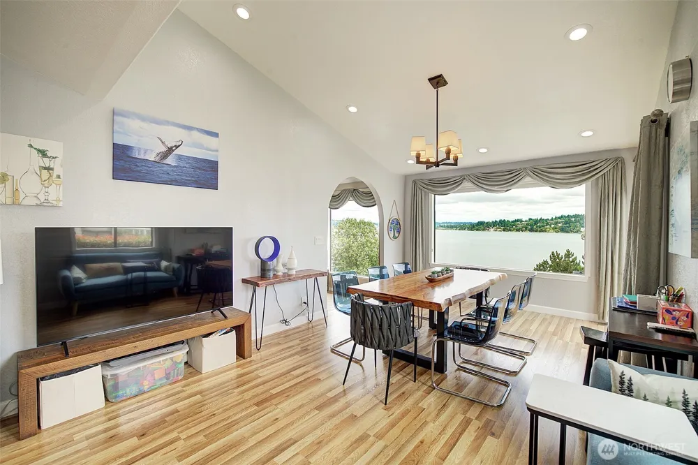 14820 39th Avenue NE Lake Forest Park, WA 98155