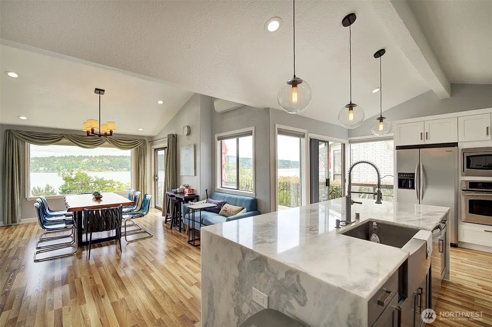 14820 39th Avenue NE Lake Forest Park, WA 98155