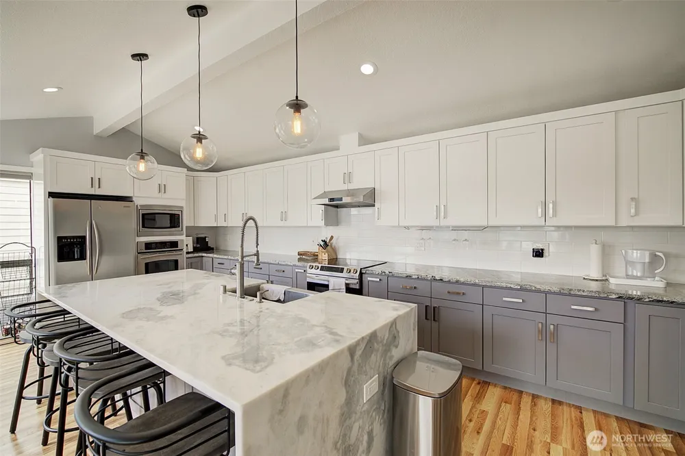 14820 39th Avenue NE Lake Forest Park, WA 98155