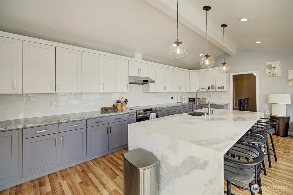 14820 39th Avenue NE Lake Forest Park, WA 98155
