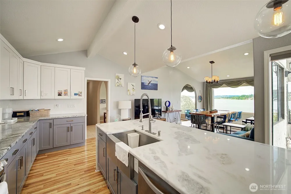 14820 39th Avenue NE Lake Forest Park, WA 98155