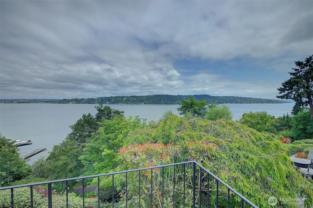 14820 39th Avenue NE Lake Forest Park, WA 98155