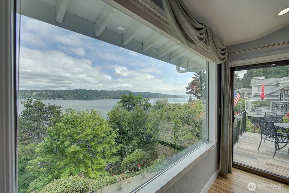 14820 39th Avenue NE Lake Forest Park, WA 98155