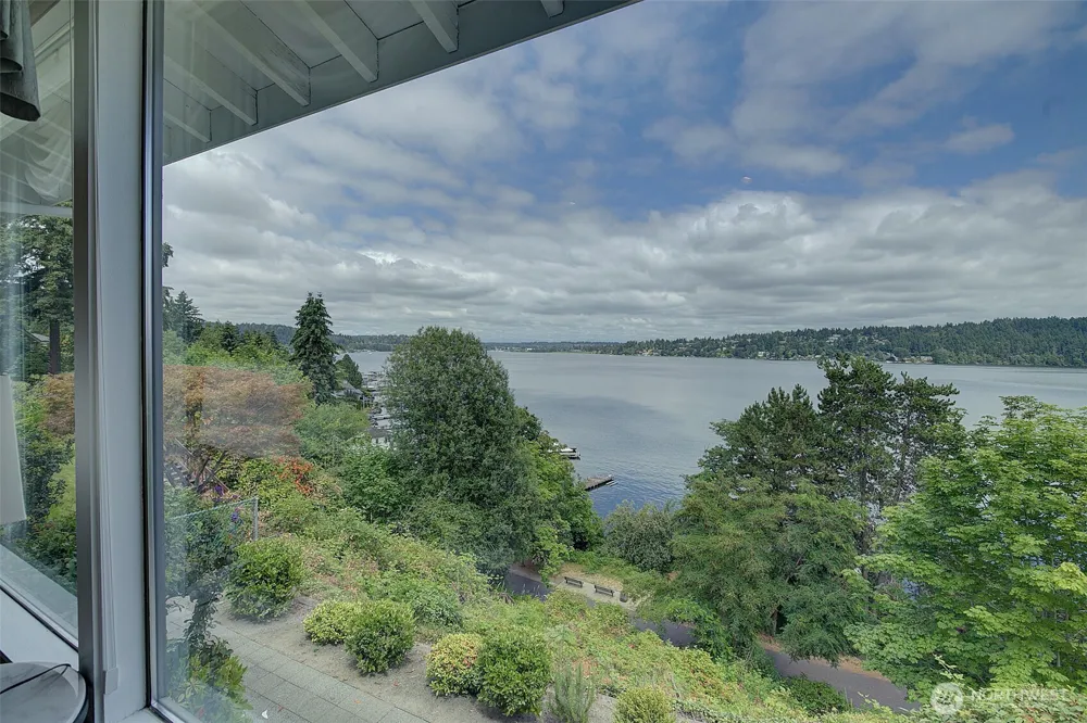 14820 39th Avenue NE Lake Forest Park, WA 98155