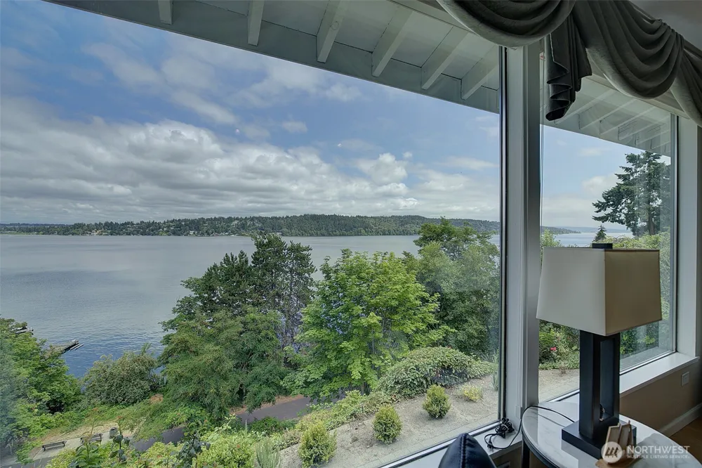 14820 39th Avenue NE Lake Forest Park, WA 98155