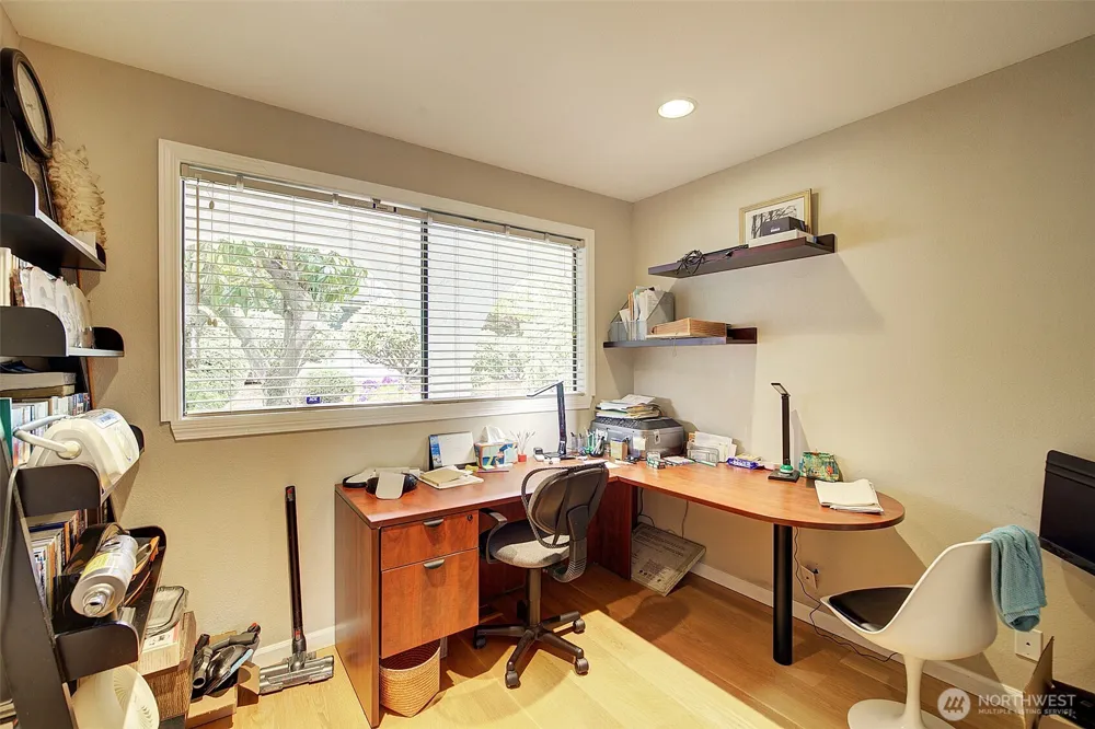 14820 39th Avenue NE Lake Forest Park, WA 98155