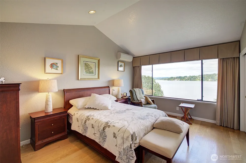 14820 39th Avenue NE Lake Forest Park, WA 98155
