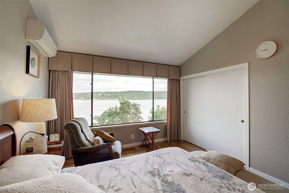 14820 39th Avenue NE Lake Forest Park, WA 98155