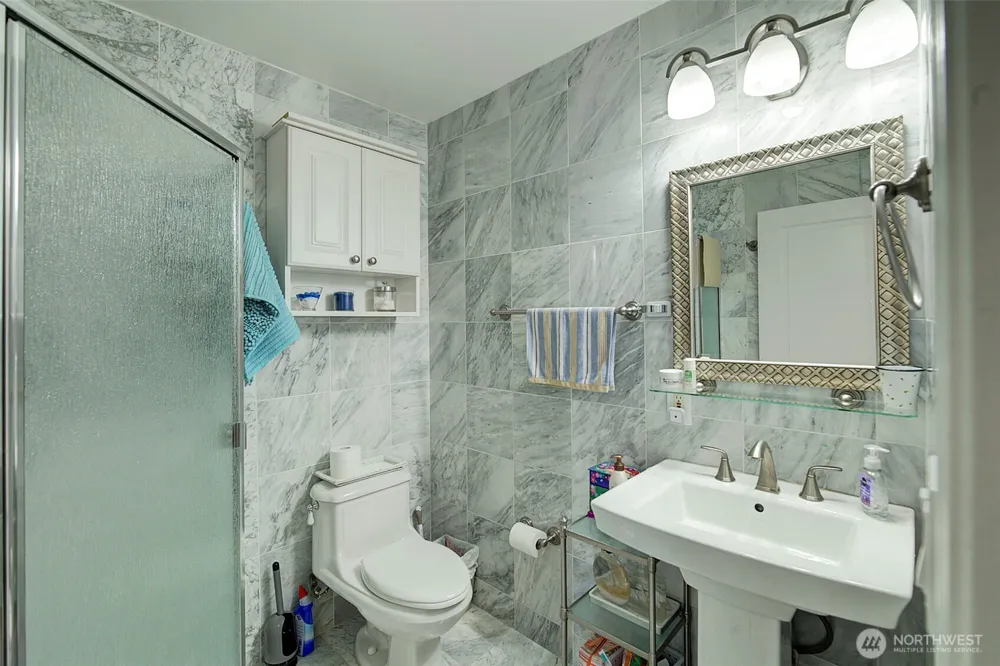 14820 39th Avenue NE Lake Forest Park, WA 98155