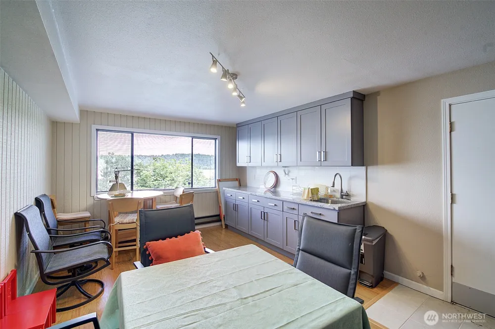 14820 39th Avenue NE Lake Forest Park, WA 98155