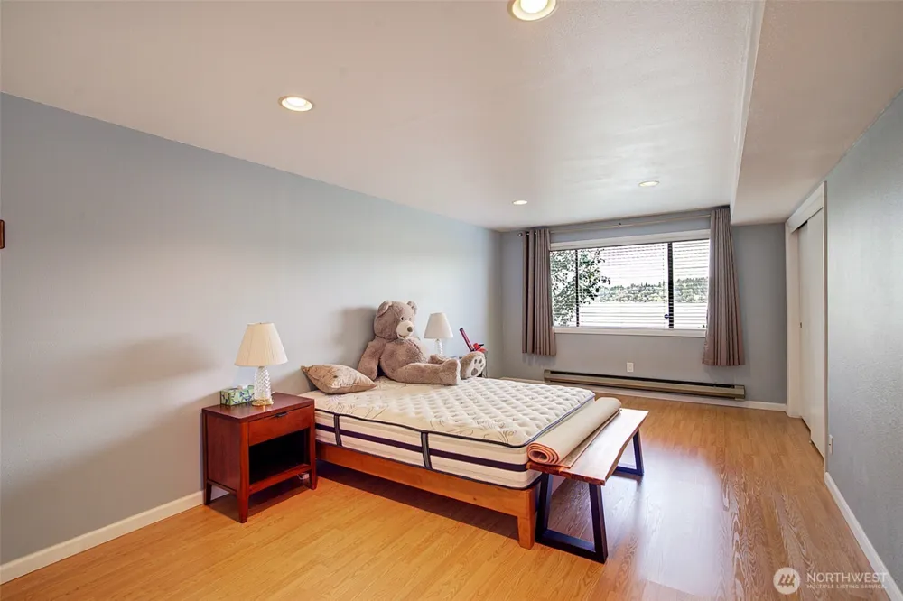 14820 39th Avenue NE Lake Forest Park, WA 98155