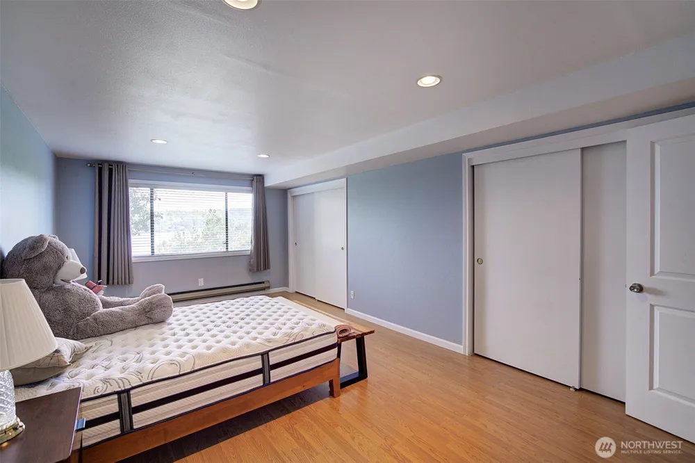 14820 39th Avenue NE Lake Forest Park, WA 98155