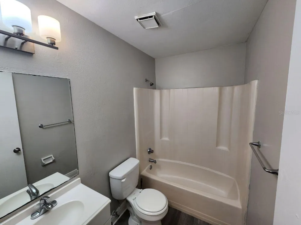 1209 62ND AVENUE E Bradenton, FL 34203