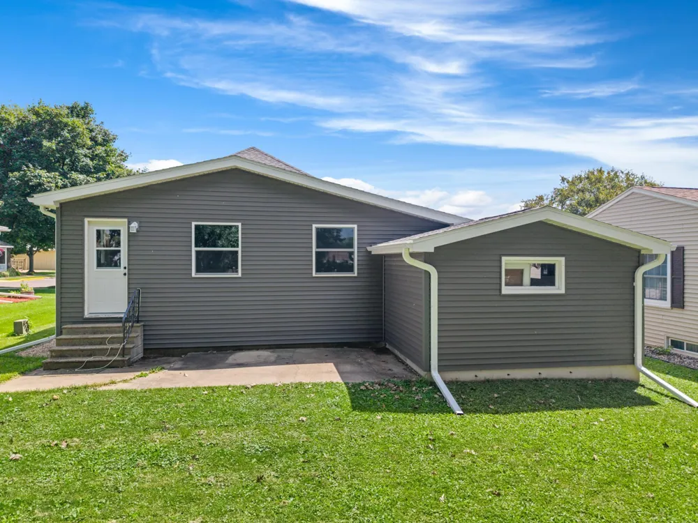 121 E Lincoln Street Caledonia, MN 55921