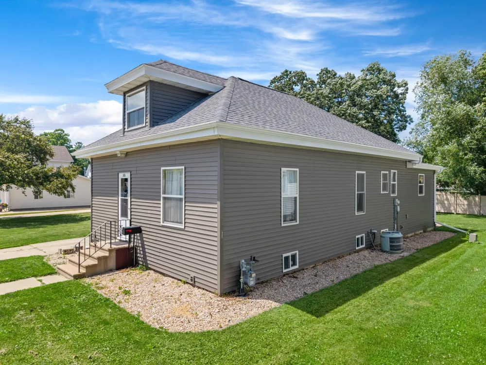121 E Lincoln Street Caledonia, MN 55921