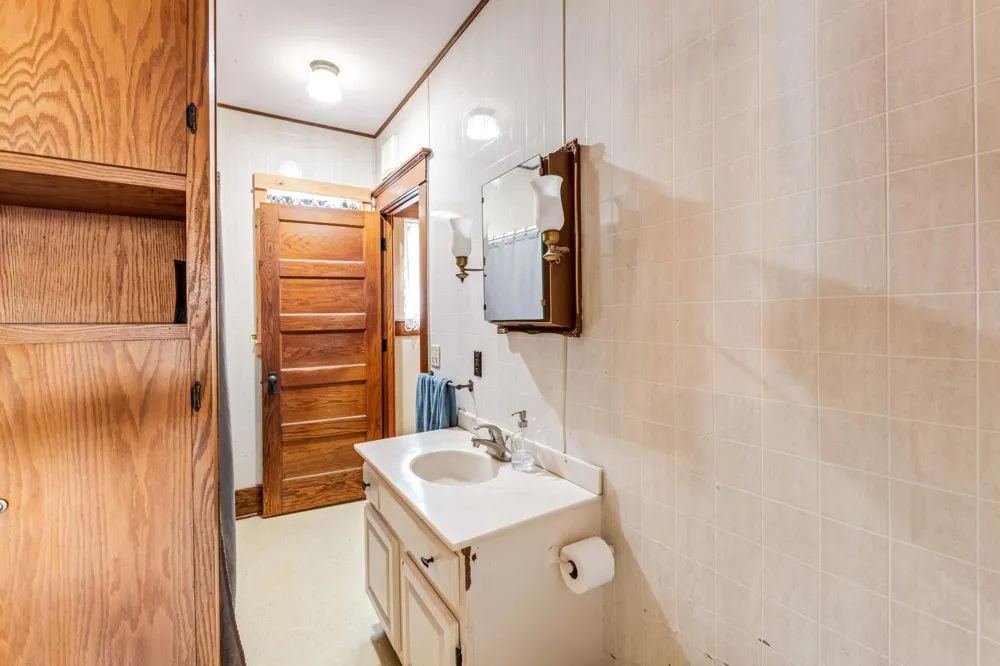 121 E Lincoln Street Caledonia, MN 55921