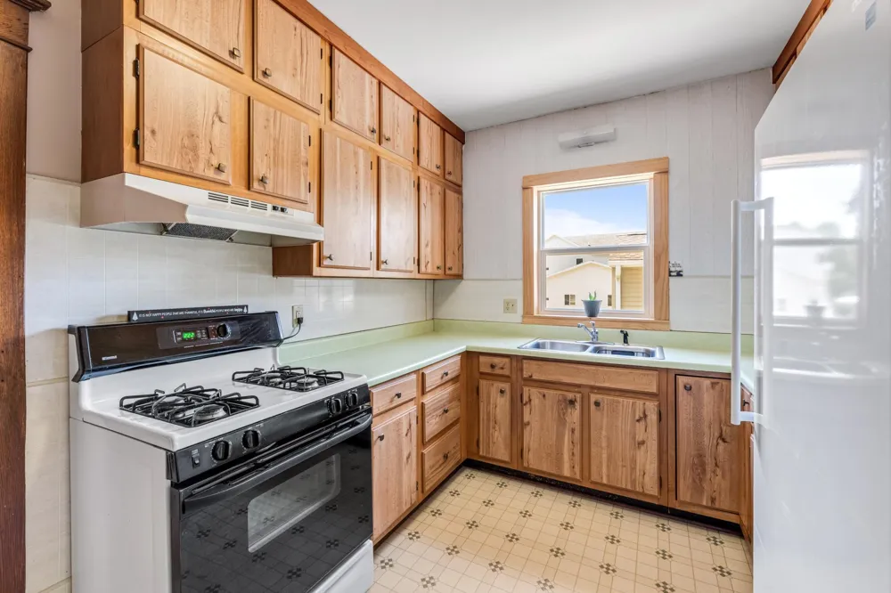 121 E Lincoln Street Caledonia, MN 55921