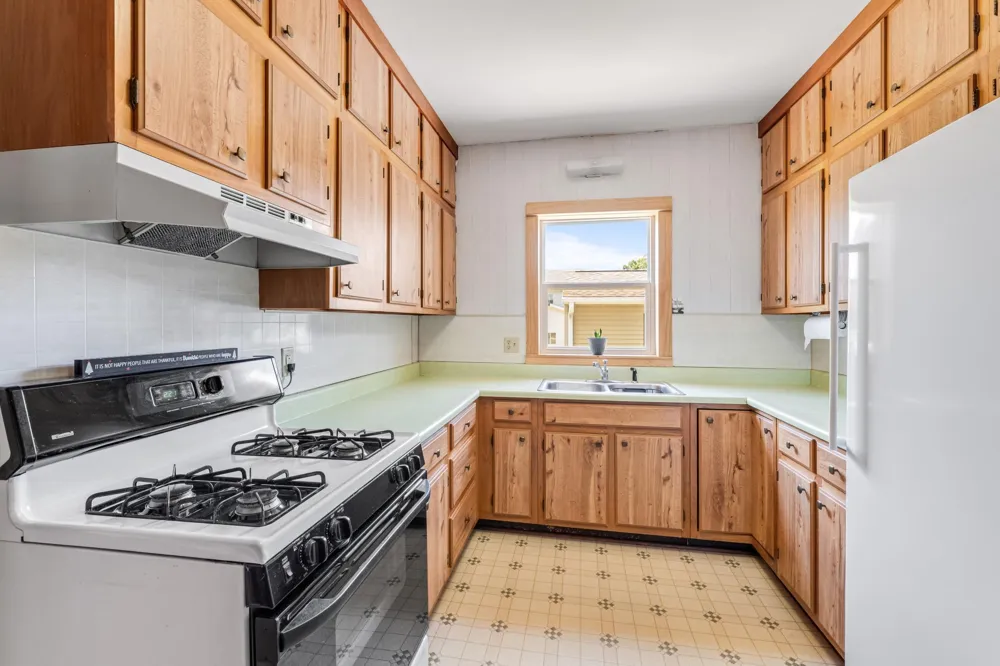 121 E Lincoln Street Caledonia, MN 55921