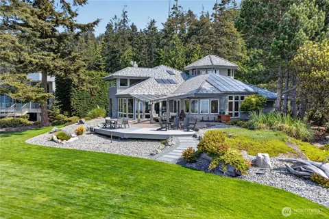 11752 Esther Lane