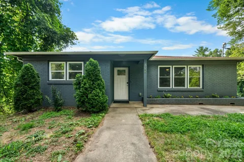 422 Arlington Circle NW