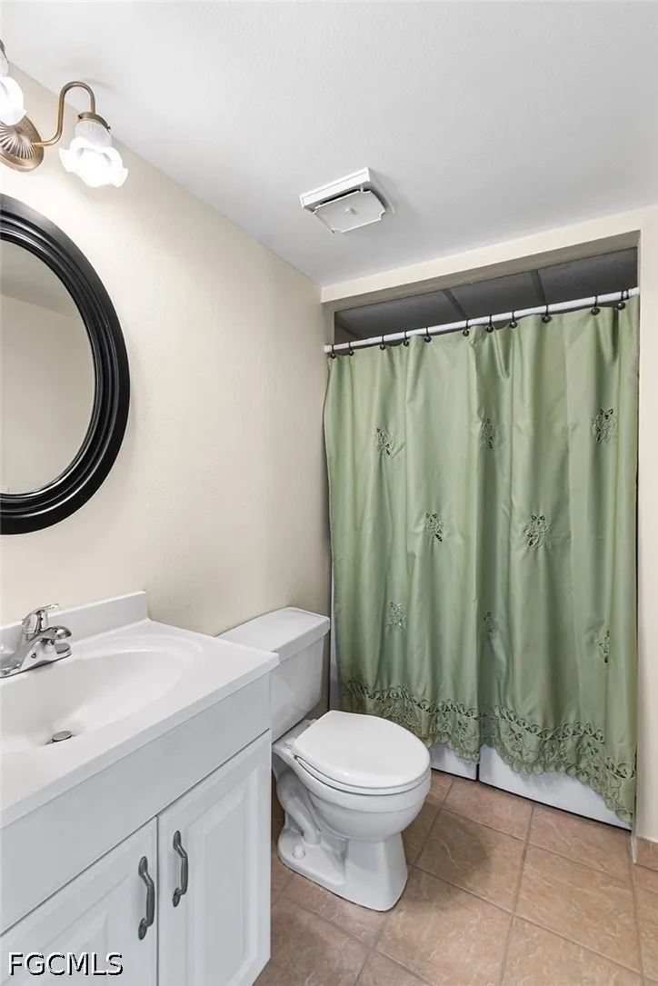 Queen Elizabeth Way #3 Fort Myers, FL 33907