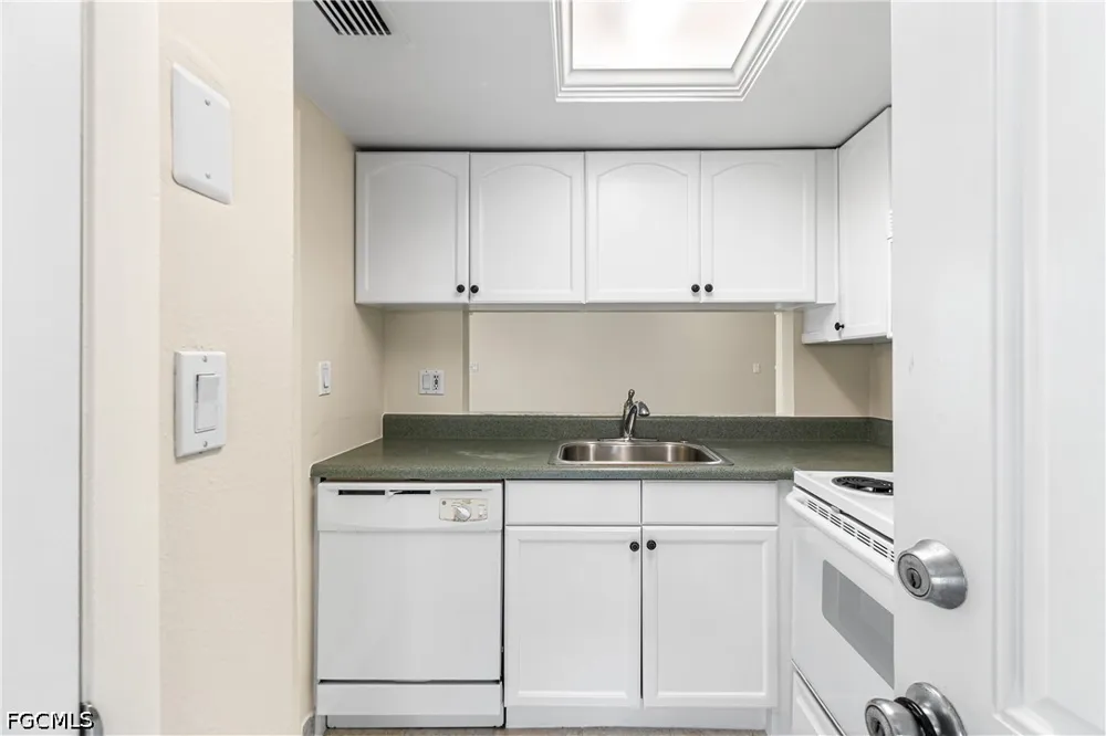 Queen Elizabeth Way #3 Fort Myers, FL 33907