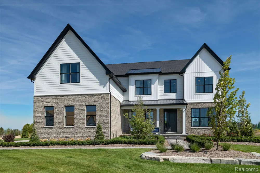 2704 Crystal Lake Drive Commerce Charter Township, MI 48382