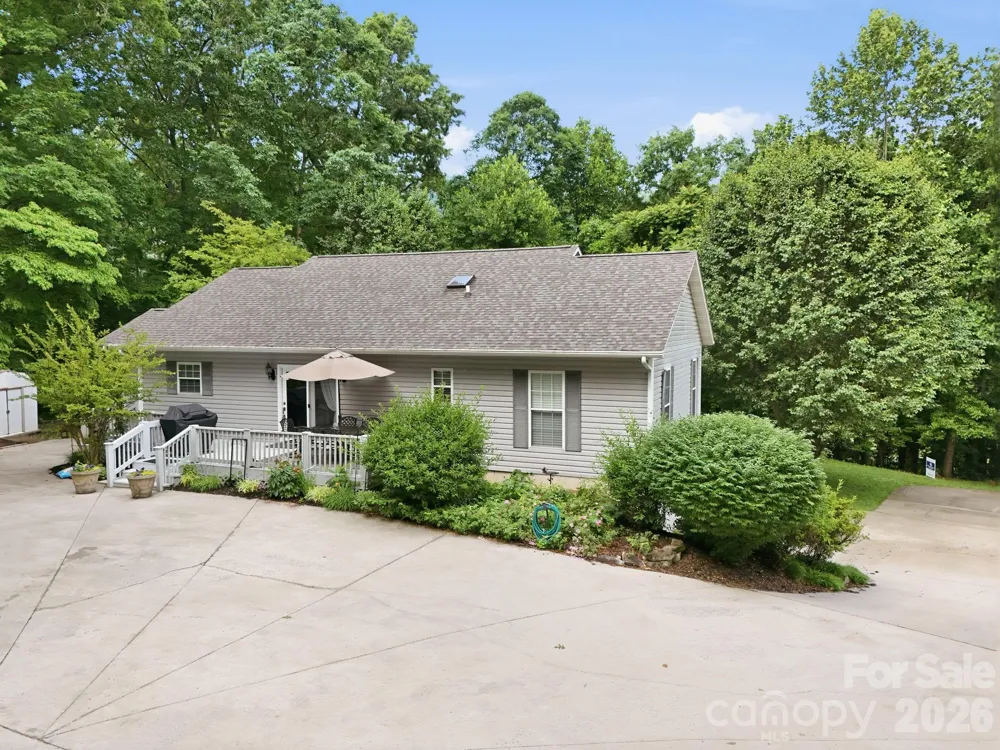 124 Lytle Cove Road Swannanoa, NC 28778