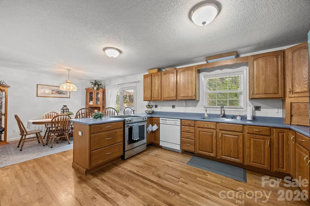 124 Lytle Cove Road Swannanoa, NC 28778