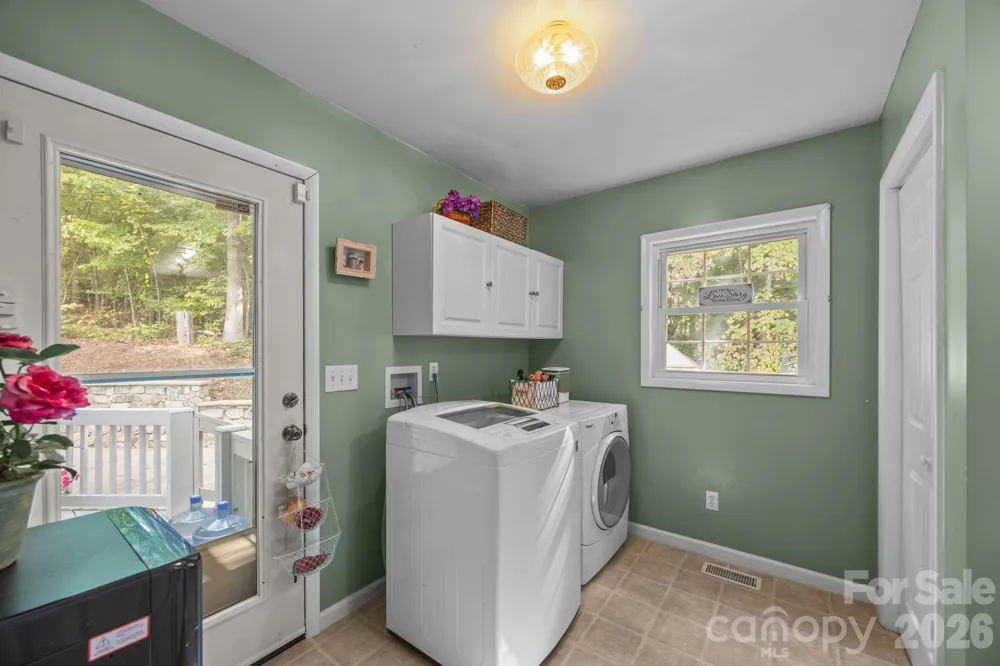124 Lytle Cove Road Swannanoa, NC 28778