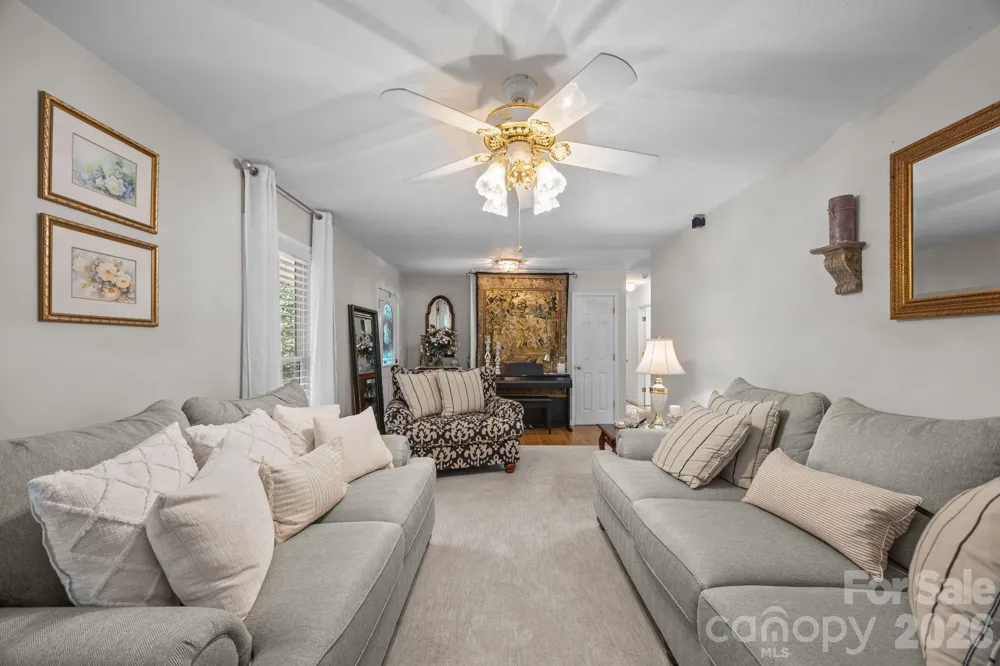 124 Lytle Cove Road Swannanoa, NC 28778
