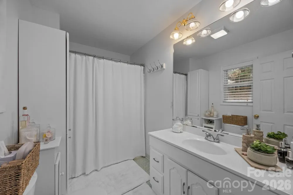 124 Lytle Cove Road Swannanoa, NC 28778