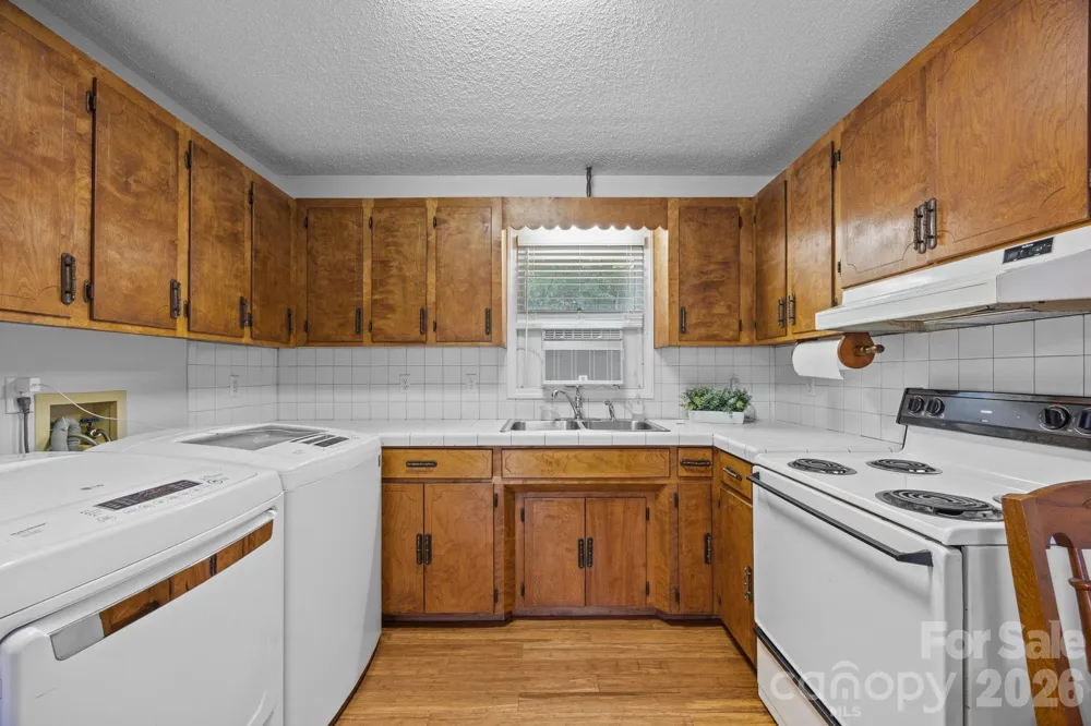 124 Lytle Cove Road Swannanoa, NC 28778
