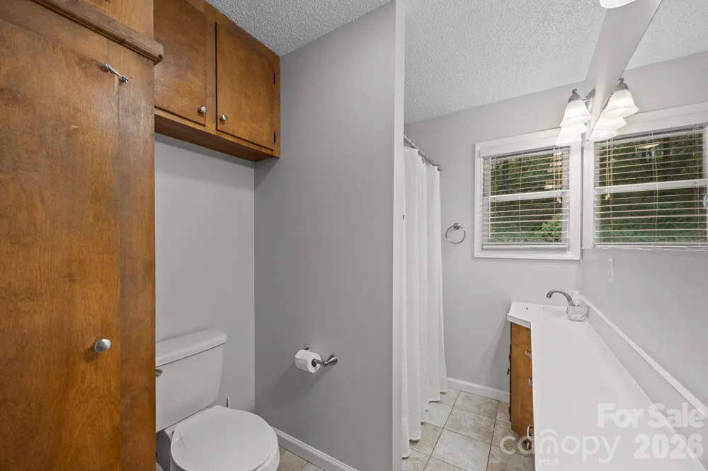 124 Lytle Cove Road Swannanoa, NC 28778