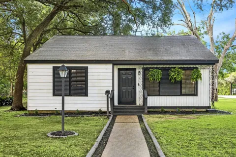 2423 Meadow Lane