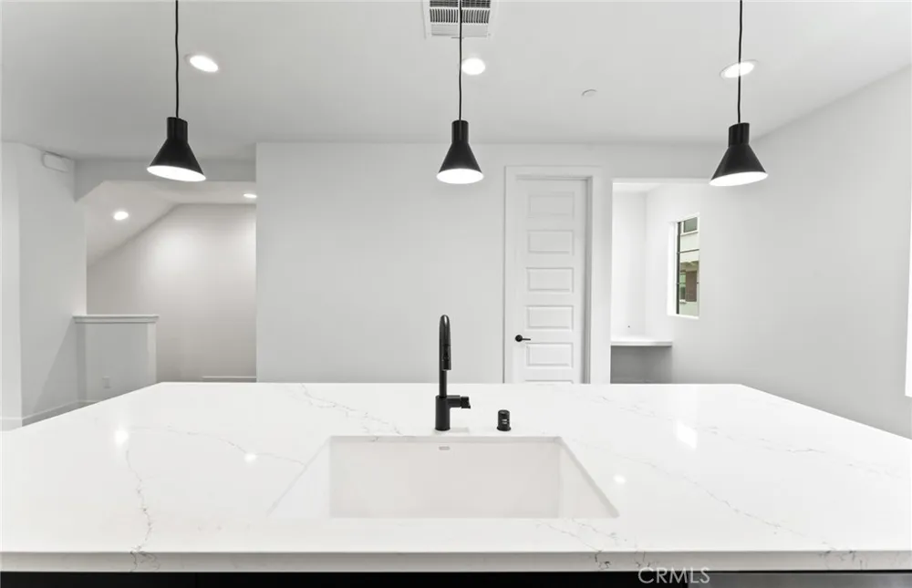 107 Sorrel Court Burbank, CA 91506