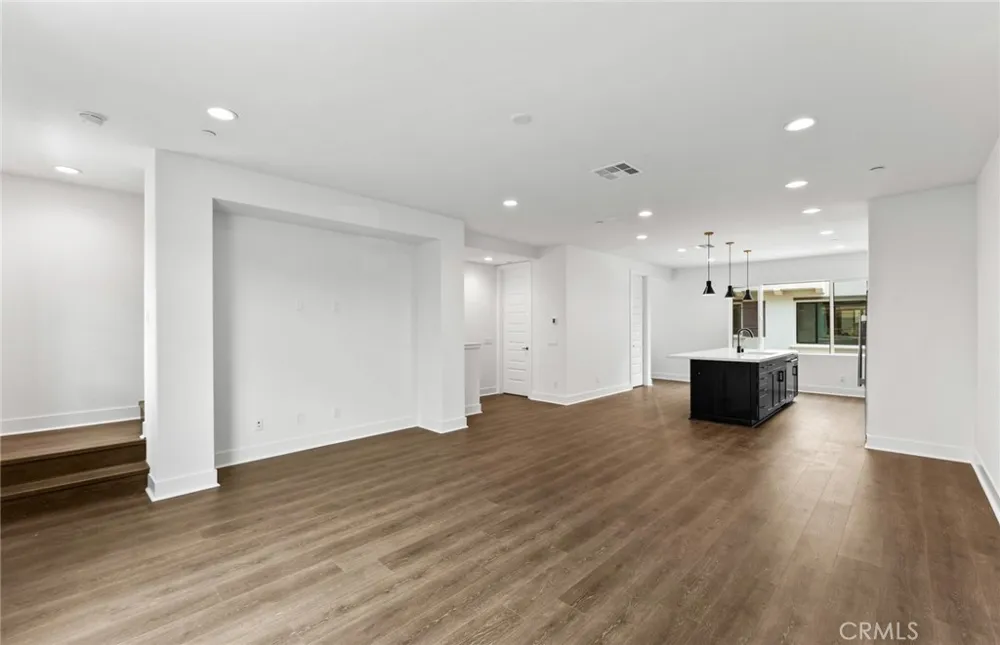 107 Sorrel Court Burbank, CA 91506