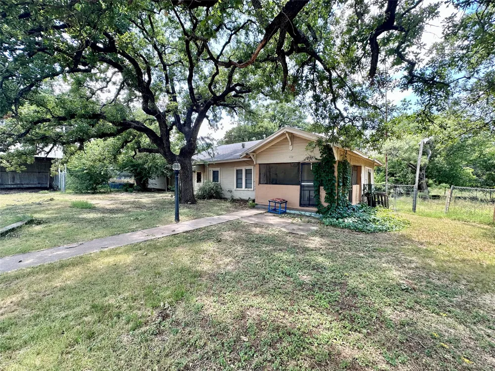 423 Strawn Road Ranger, TX 76470
