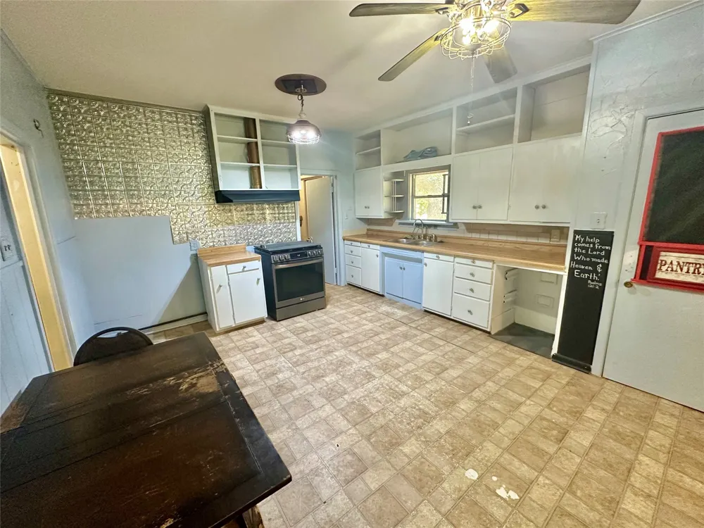 423 Strawn Road Ranger, TX 76470