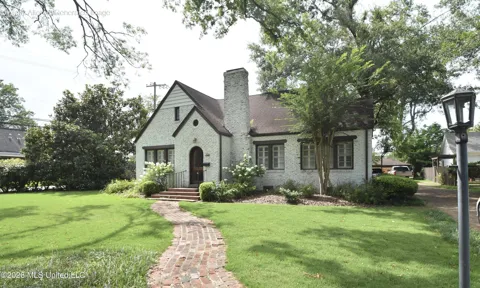 208 W Harding Avenue