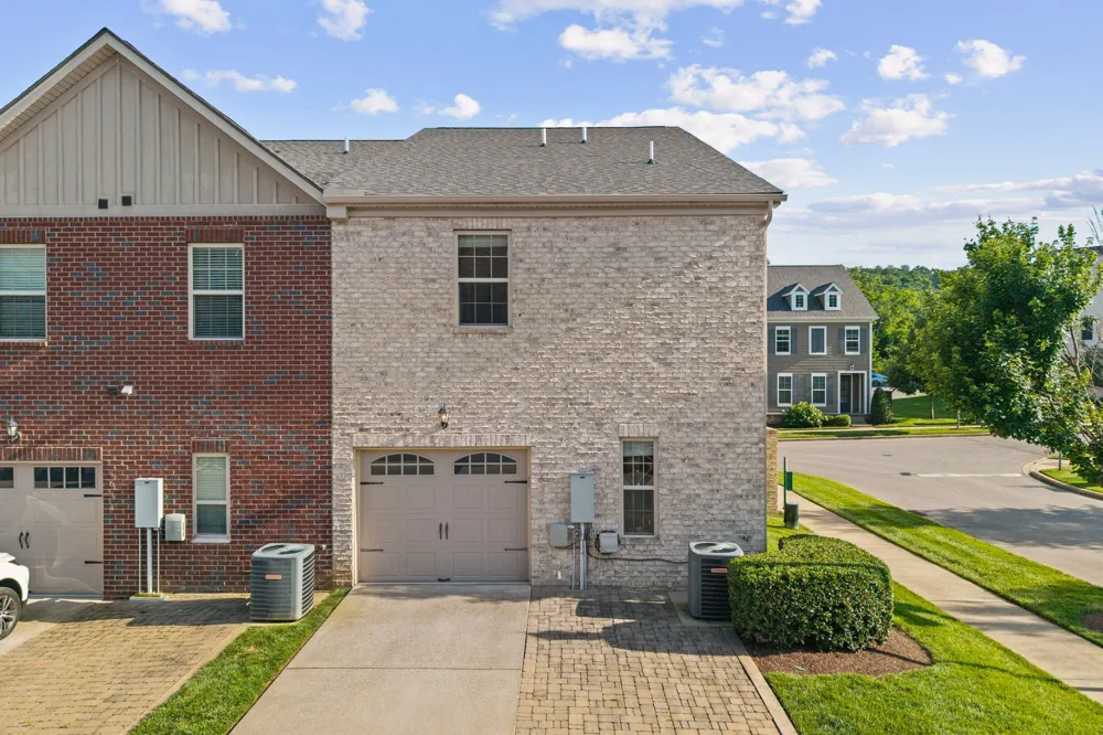 1636 Shadow Green Dr Franklin, TN 37064