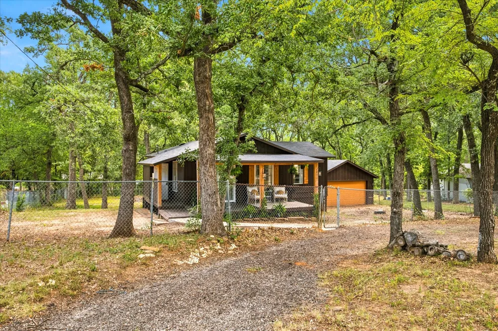 417 Shady Trail Tool, TX 75143