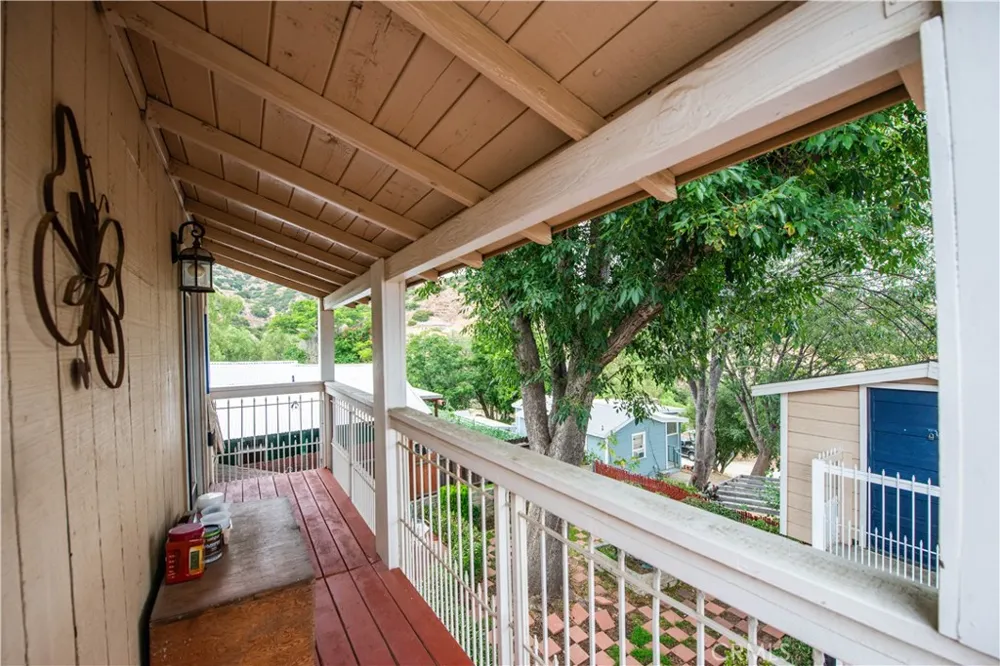 9516 Dennis Chatsworth, CA 91311