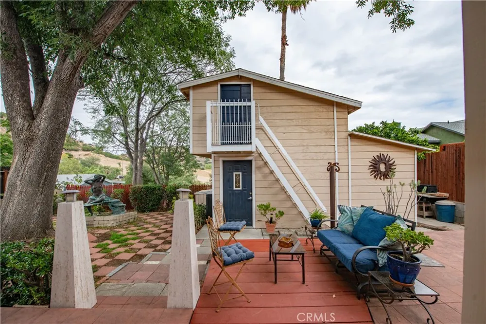 9516 Dennis Chatsworth, CA 91311