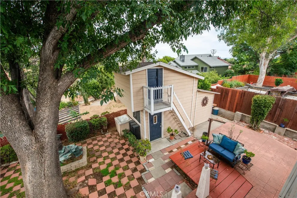 9516 Dennis Chatsworth, CA 91311