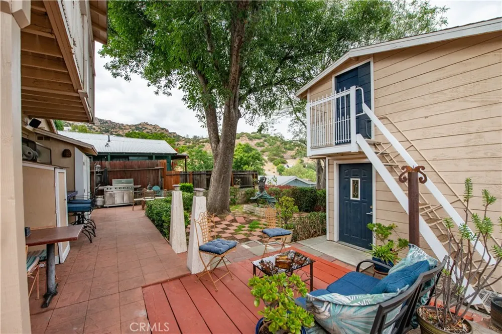 9516 Dennis Chatsworth, CA 91311