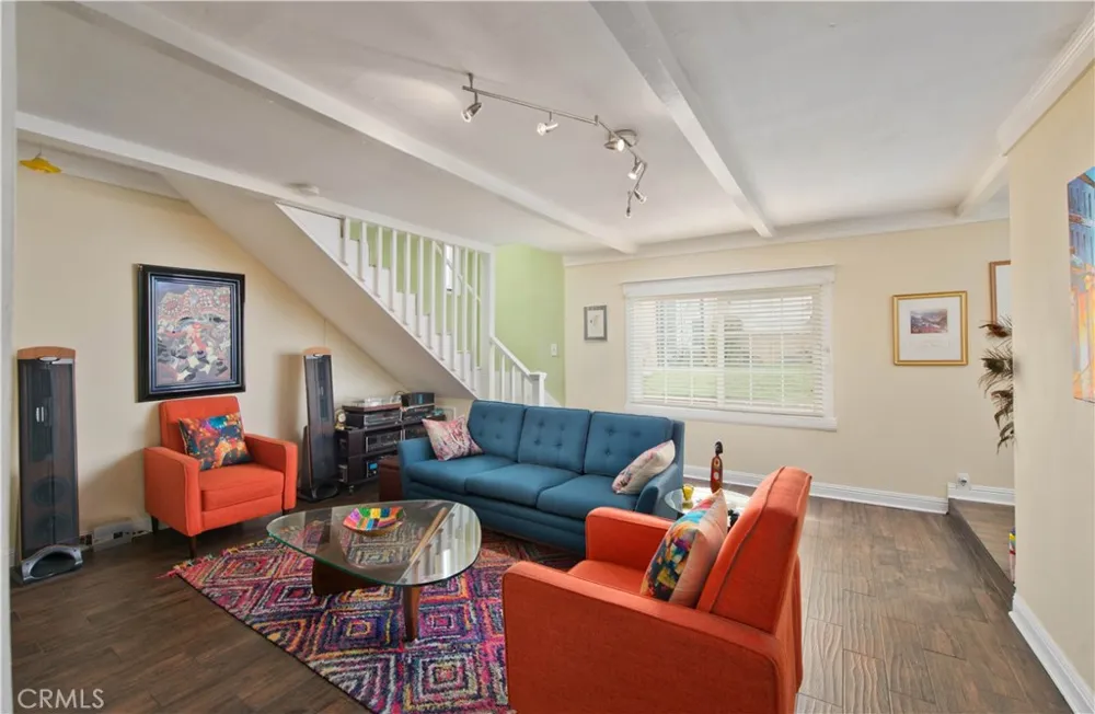 9516 Dennis Chatsworth, CA 91311